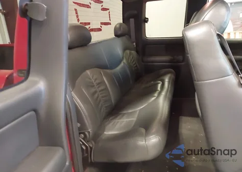 2000 Chevrolet Silverado K1500 из США, поврежденный, VIN 1GCEK19T5YE133452